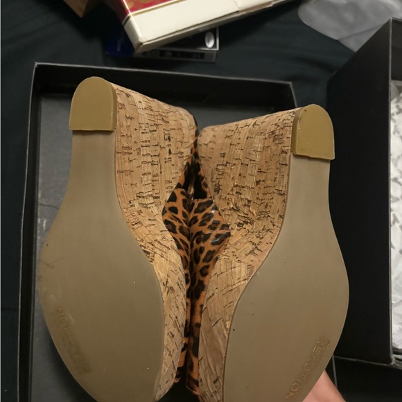 NEW WITH BOX Kenneth Cole Reaction Women’s Animal Print Peep-toe Wedge Cork 7M - Picture 10 of 16